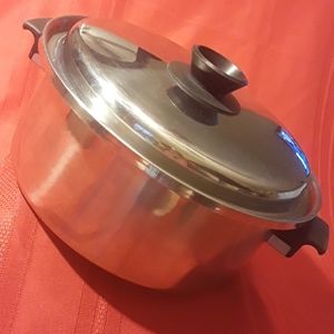 De Luxe stainless steel pot
